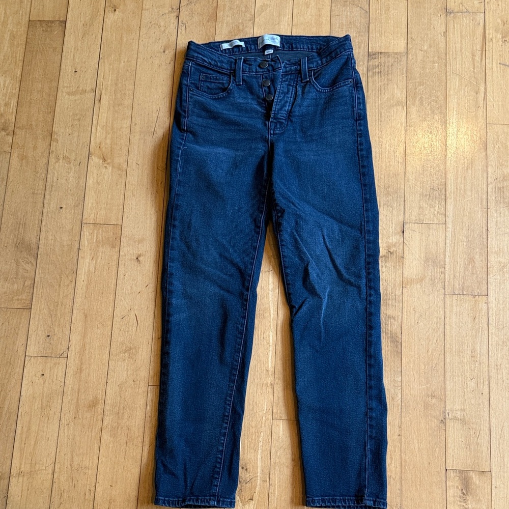 Universal Thread Women’s Dark Blue Slim Jeans